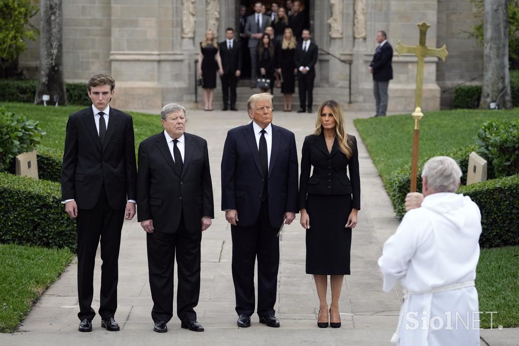 Pogreb Amalije Knavs, Trump