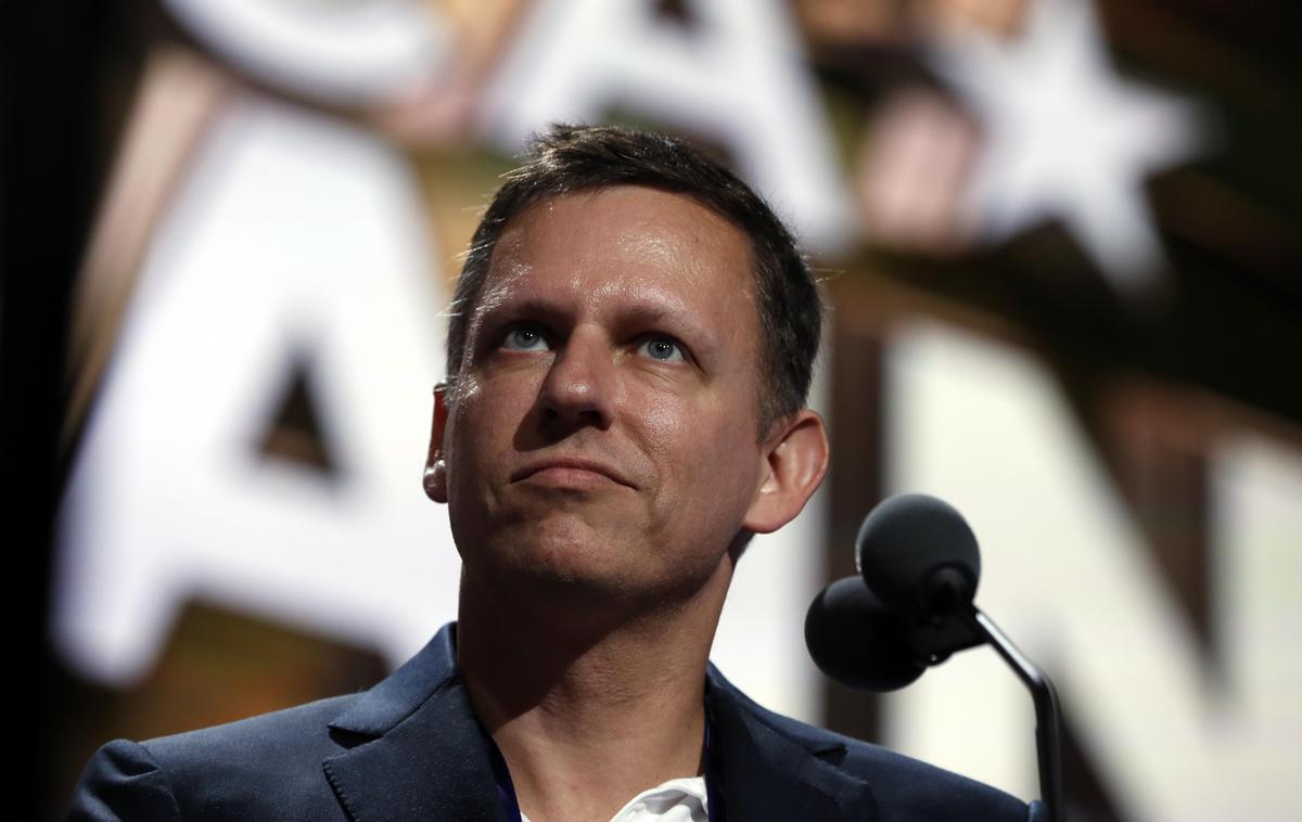 Peter Thiel | V Nemčiji rojeni tehnološki milijarder Peter Thiel je soustanovil spletno plačilno platformo PayPal, postal prvi zunanji vlagatelj v Facebook in soustanovil podjetje Palantir, ki se ukvarja z zbiranjem podatkov in tesno sodeluje z ameriškimi obveščevalnimi službami | Foto Guliverimage/Vladimir Fedorenko
