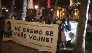 Civilna družba na protestnem shodu za mir in drugačno Evropo