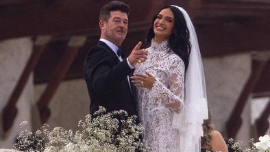 Robin Thicke obljubil večno zvestobo manekenki April Love Geary