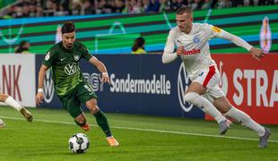 Zec s soigralci prek prvoligaša do osmine finala, Dortmundčani po enajstmetrovkah