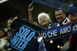 V živo: Inter ali Barcelona? Na San Siru je vroče.