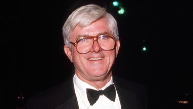 Umrl je televizijski voditelj Phil Donahue, ki je tlakoval pot uspehu Oprah Winfrey