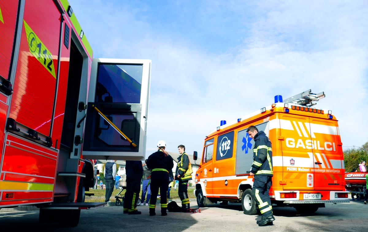 Gasilci reševanje Vrhnika prometna nesreča | Voznik je umrl na kraju nesreče.  | Foto Gregor Pavšič