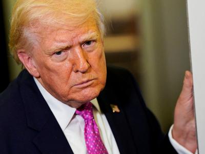 Trump napovedal prevzem iranske nafte in otoka Harg #vŽivo