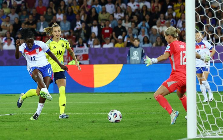 V četrtek so se v četrtfinalnem dvoboju pomerile Angležinje in Švedinje. | Foto: Reuters