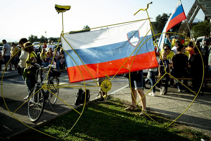 Navijaci Pogacarja v Komendi | Foto: Ana Kovač