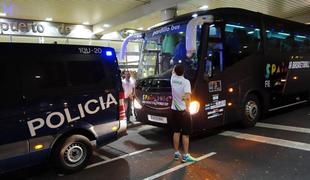 Po prihodu v Španijo slovenske košarkarje pričakala policija