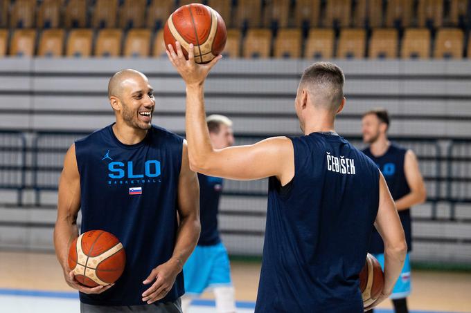 Jordan Morgan se s soigralci v slovenski izbrani vrsti pripravlja v Celju. | Foto: Vid Ponikvar/Sportida