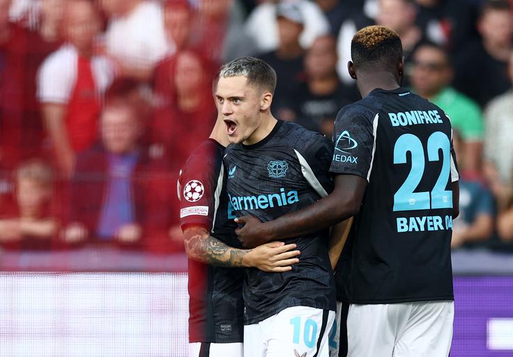Florian Wirtz je zadel v polno za nemškega prvaka Bayer Leverkusen v Rotterdamu že v peti minuti in se nato vpisal med strelce še 31 minut pozneje, ko so nemški prvaki povedli že s 3:0! | Foto: Reuters