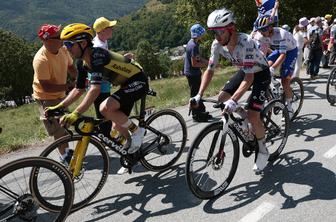 Oče Simona in Adama Yatesa zablestel s posebno opravo