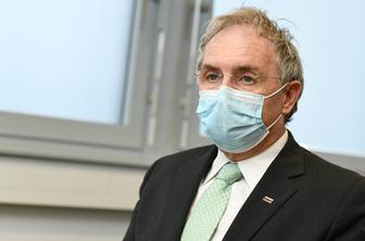 Minister Hojs se je ostro odzval na očitke policijskega sindikata
