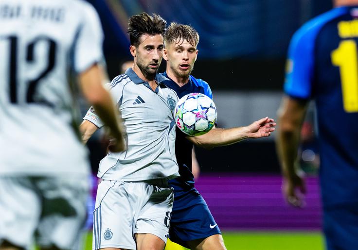 Andraž Šporar je napako Celja v prvem polčasu pretopil v zadetek za vodstvo z 1:0. | Foto: Nik Moder