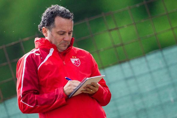 Stojanović ostaja na klopi Crvene zvezde