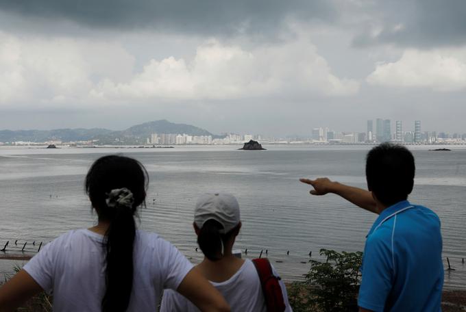 Drugi krizi v Tajvanski ožini je sledila še ena med letoma 1995 in 1996. Takrat je Kitajska v morje obkrožajoč Tajvan v seriji provokacij izstrelila več raket. | Foto: Reuters