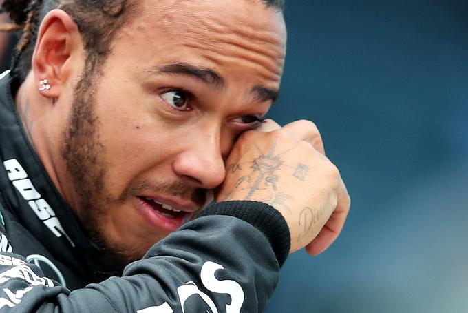 Lewis Hamilton je nov naslov svetovnega prvaka proslavil zelo čustveno. | Foto: Reuters