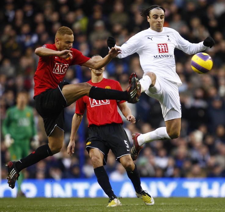 Dimitar Berbatov (desno) in Wes Brown (levo) sta se srečevala na Otoku, zdaj si služita denar v Indiji. | Foto: Reuters