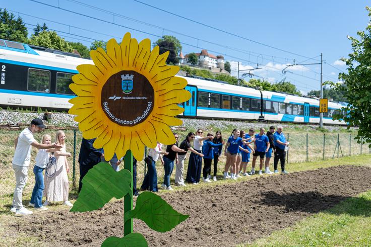 Slovenske železnice sejemo sončno prihodnost | Foto: Liam Toni Šironjič