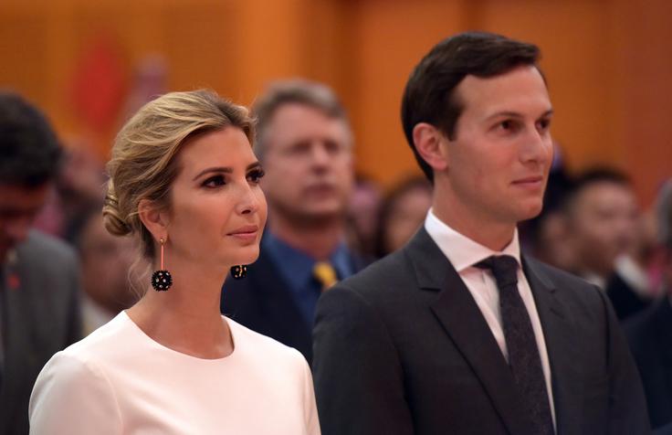 Trumpov klan, če ga tako imenujemo, je poslovno zelo povezan z Balkanom, zlasti s tistimi balkanskimi državami, ki niso članice EU. Če Donald Trump mlajši obiskuje Republiko Srbsko, je imel Trumpov zet Jared Kushner nepremičninske načrte v Beogradu. Kushner, ki je poročen z Ivanko Trump, je kupil tudi albanski otok Sazan za okoli 1,4 milijarde evrov. Jared in Ivanka želita otok spremeniti v luksuzni turistični resort. | Foto: Guliverimage