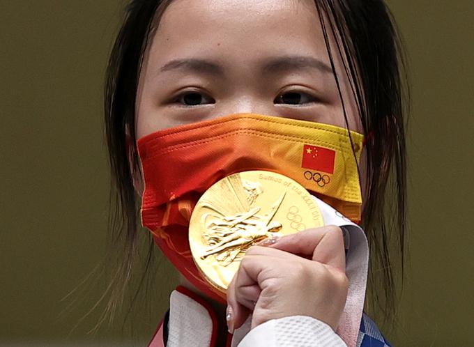 Qian Yang je osvojila prvo zlato kolajno na letošnjih OI v Tokiu. | Foto: Reuters
