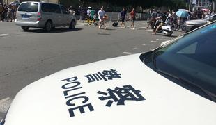 V Pekingu v napadu s kladivom ranjenih 20 otrok