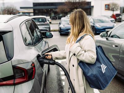 Tukaj boste avto lahko napolnili med obiskom trgovine