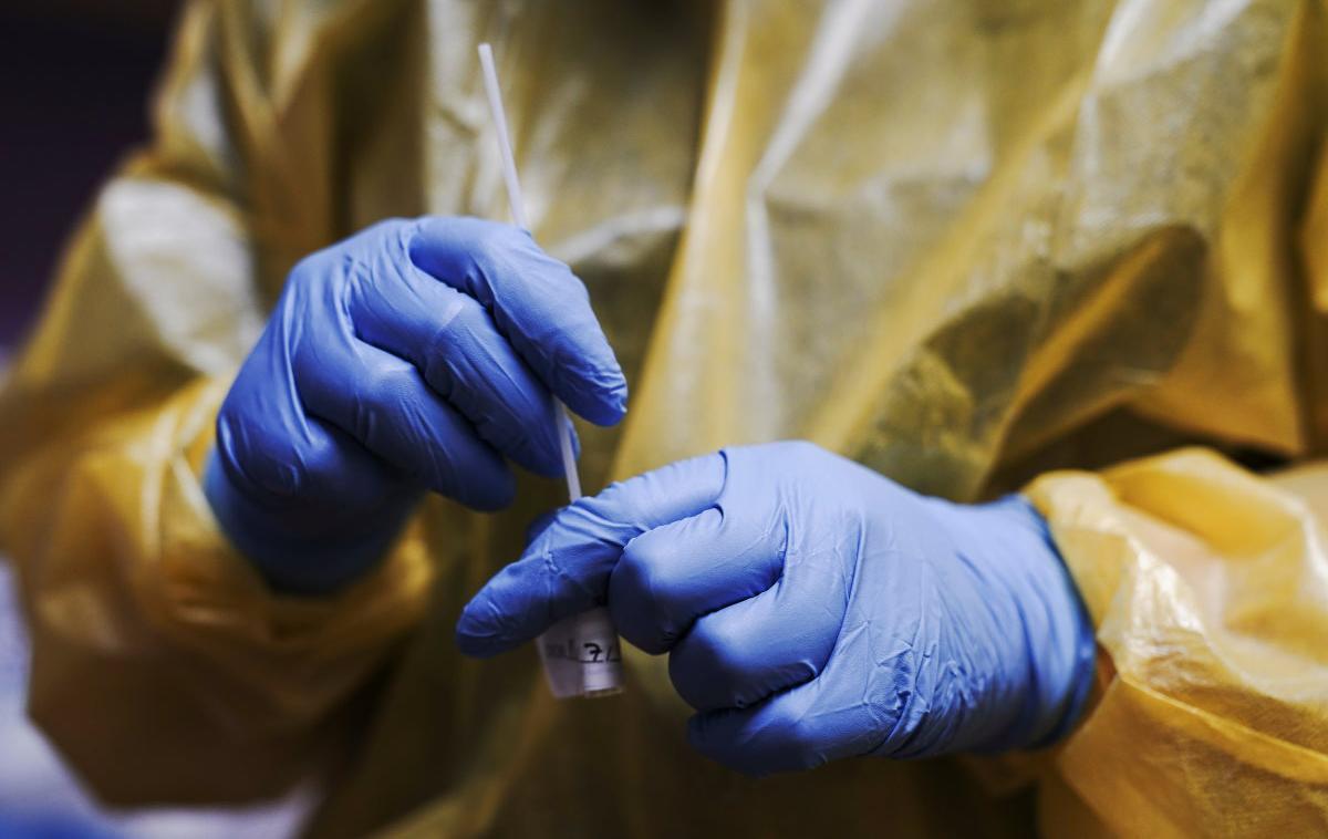 Koronavirus, Covid-19, zaščitna oprema, obrazni ščit, test | WHO je t. i. izredno nevarnost za javno zdravje mednarodnega pomena (PHEIC) prvič razglasila 30. januarja 2020. | Foto Reuters