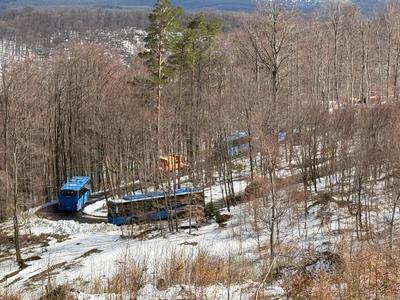 V težkih pogojih na smučišču obtičalo 150 učencev, reševali so jih 20 ur