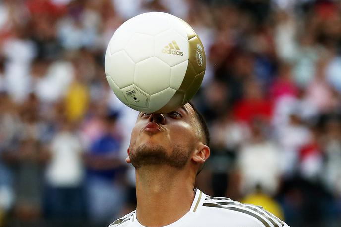 Eden Hazard | Ko je lani poleti po 100 milijonov evrov vrednem prestopu žongliral na Santiagu Bernabeu in se predstavil navijačem Reala, je imel Eden Hazard, kot je priznal zdaj, pet kilogramov preveč. | Foto Reuters