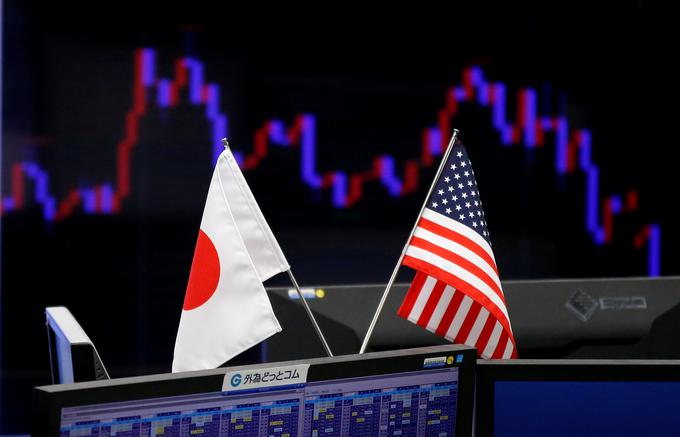 Japonski jen je za ameriškim dolarjem pravzaprav druga najpogostejša valuta, s katero se trguje z bitcoini. | Foto: Reuters