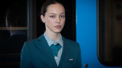 Po 30 letih se poslavljajo petrolejsko modre uniforme Slovenskih železnic #video #foto