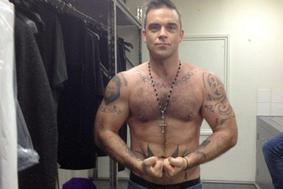 Robbie Williams razkazuje svoje mišice