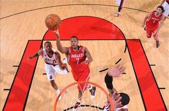 Dragić s Houstonom slavil v Portlandu