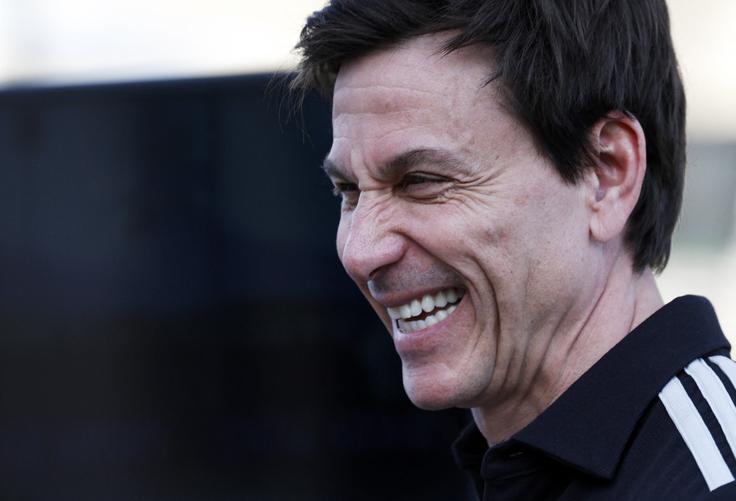 Toto Wolff zna z besedami in Red Bullu že vrača. | Foto: Reuters