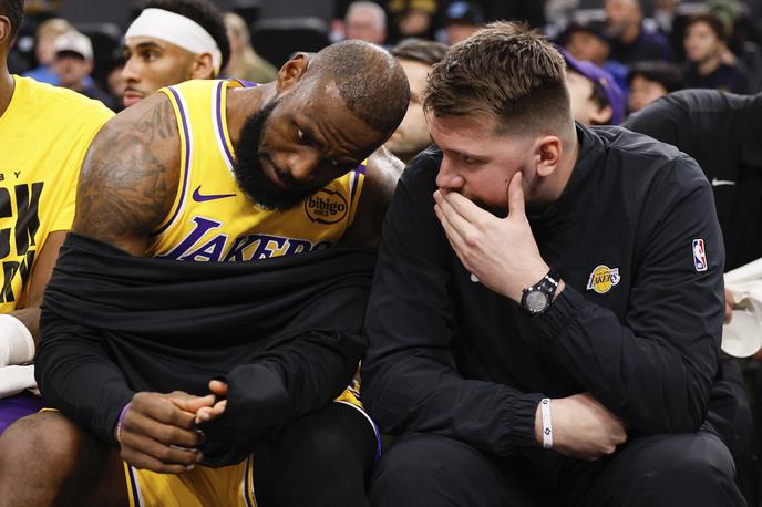 LeBron James Luka Dončić pogovor | Luka Dončić in LeBron James sta bila osrednji figuri zmage Lakersov nad Atlanto. | Foto Guliverimage