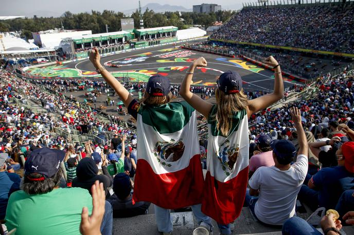 VN Mehike Perez | Na stadionskem delu dirkališča (sicer je to stadion za bejzbol) vlada pravo nogometno vzdušje. | Foto Guliverimage