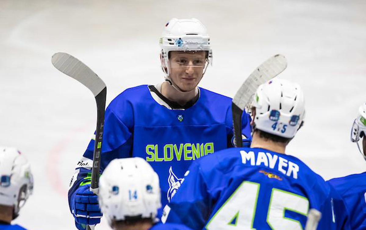 slovenska hokejska reprezentanca : Poljska, Ledna dvorana Tabor, Maribor, Magovac, Podlipnik, Jan Drozg, Luka Maver, Ken Ograjenšek | Slovenski hokejisti so turnir odprli z zmago proti Veliki Britaniji. | Foto Blaž Weindorfer/Sportida