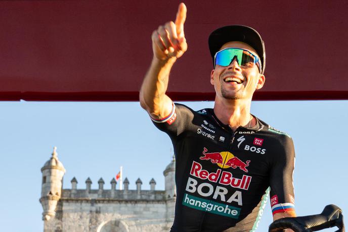 Roglič padel že pred štartom? Takole je poziral brez zoba.