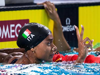 Sara Curtis je nova svetovna rekorderka, Kristof Milak četrtič zapored prvak na na 100 m delfin