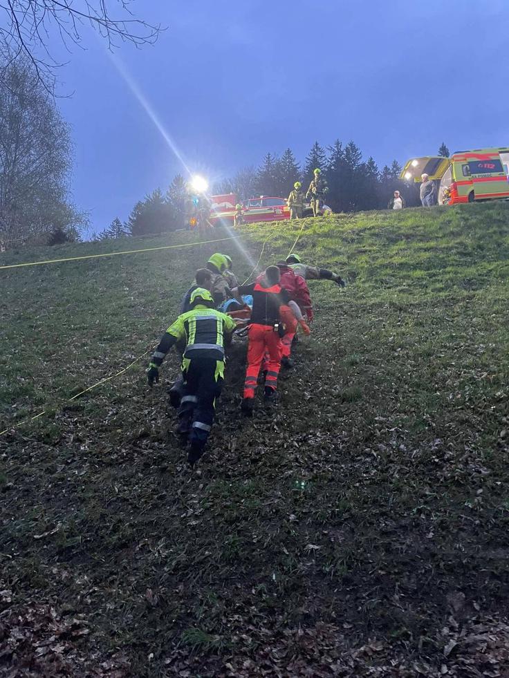 reševanje traktor | Foto: Gasilska enota Škofja Loka