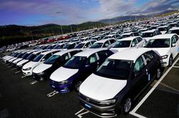 Velik padec prodaje avtomobilov, najhujše še sledi