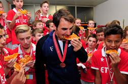 Veste, kaj Roger Federer že 20 let poje pred vsako tekmo?