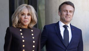 Zakonca Macron bosta na sodišču znanstveno dokazala, da je Brigitte ženska