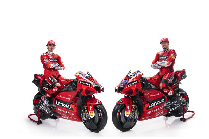 V letošnjo sezono Ducatijevo moštvo motoGP ne vstopa samo z novim imenom, temveč tudi z mladimi vozniškimi okrepitvami. Na sliki Jack Miller in Pecco Bagnaia. | Foto: Lenovo