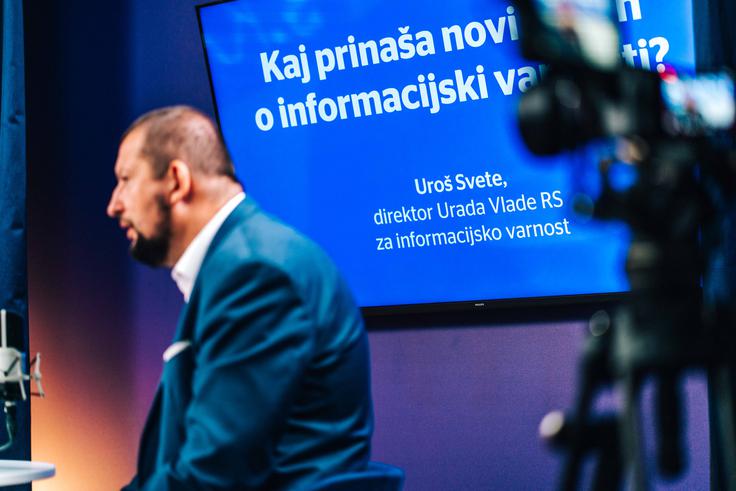 "Danes imamo več kot deset milijard naprav in vsak dan jih bo več, zato je potreben sistemski pristop." | Foto: Jan Lukanović