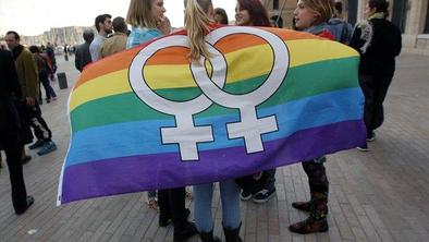 Francija legalizirala istospolne poroke
