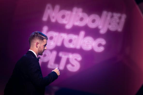 Slovenski nogometaš "pobegnil" iz Ukrajine: Zjutraj so me prebudile bombe #video
