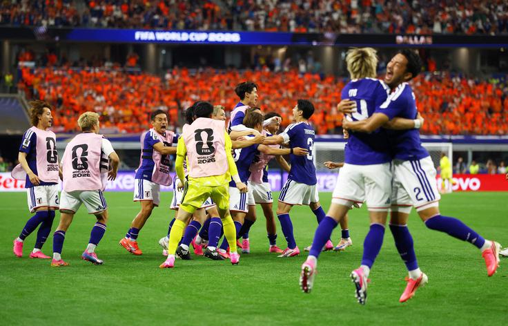 Veselje Japoncev po izenačenju na 2:2 | Foto: Reuters