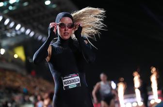 Britanska "Catwoman" navdušila v Londonu, za nameček pa osvojila še razkošno krono