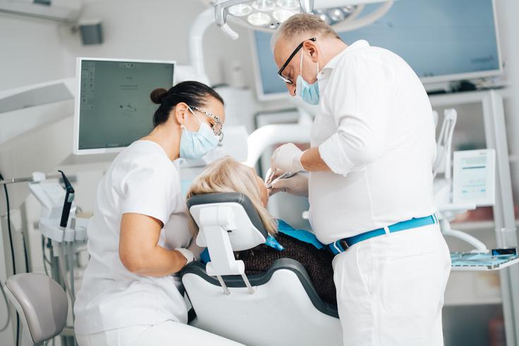 Natančna diagnostika je ključni korak pri zahtevnih implantoloških primerih. | Foto: Jan Lukanović